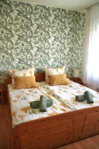 Un pat sau paturi într-o cameră la Haus Nadine - Balaton Vacation Homes