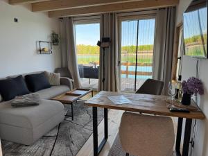 a living room with a couch and a table at Sea-Lodge, direkt am See, Tiny House in Dessau