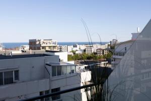 Blick auf die Stadt von einem Gebäude in der Unterkunft Hedarom Eforie in Eforie Nord