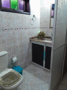 a bathroom with a toilet and a sink at Refúgio Aconchegante-Itaboraí,RJ in Itaboraí +18 photos