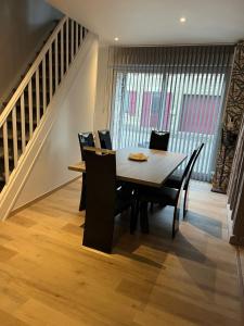 a dining room with a table and chairs at Maison entière in Bar-sur-Aube +2 photos