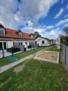 Το κτήριο όπου στεγάζεται  η παραθεριστική κατοικία