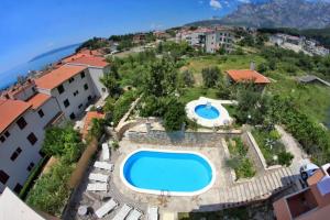 an aerial view of a resort with a swimming pool at Apartment Arte in Makarska
