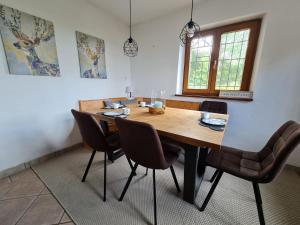 Φωτογραφία από το άλμπουμ του Einssein-Bergfried 120 qm Apartments mit Terrasse und Panoramablick σε Dettingen unter Teck