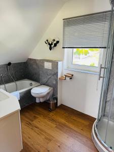 Koupelna v ubytování NEU im Harz, Das Haus am Wald mit privater Sauna, frisch renoviert