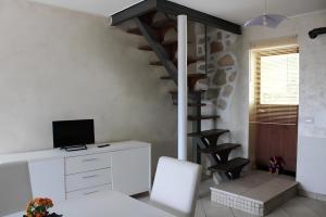 a room with a desk and a spiral staircase at La bella vista in Conocchia