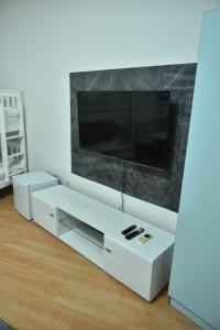 TV a/nebo společenská místnost v ubytování Hostel Nikšić