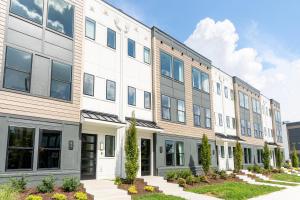 纳什维尔Mira & Milo at The Lucy by Stay Local Nashville的公寓大楼的图片