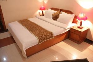 Hotel Abhinandan客房内的一张或多张床位
