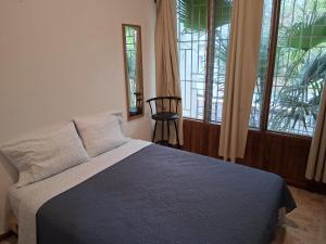 Ένα ή περισσότερα κρεβάτια σε δωμάτιο στο Luca hostel