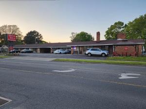 a building with cars parked on the side of a road at River Inn by Niagara Falls in Niagara Falls