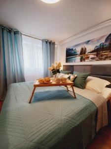 Posteľ alebo postele v izbe v ubytovaní Apartament 2 sypialnie z kuchnią - 200 metrów od morza