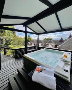Bazén v ubytování Hotel Frutillar nebo v jeho okolí