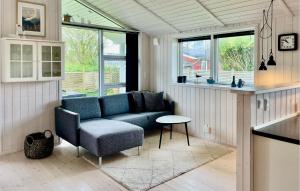 Area tempat duduk di Lovely Home In Slagelse With Kitchen