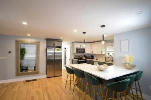 Gallery image of Lake Access 4 Bed 3 Bath HOT TUB in Billerica