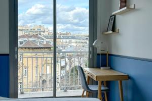Balkoni atau teres di Beautiful private room in a Parisian shared apartment - Flexliving