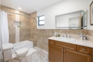 Fotografie z fotogalerie ubytování Sheraton Villa 3BR with Pool 10 Mins from Hard Rock Stadium v destinaci Miramar