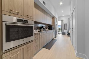 Η κουζίνα ή μικρή κουζίνα στο Stylish and Cozy at Revere Beach
