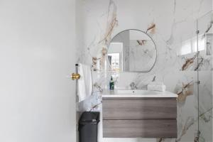 Gallery image of Cozy 3BDR Home I Mins to Parks in Kingswood