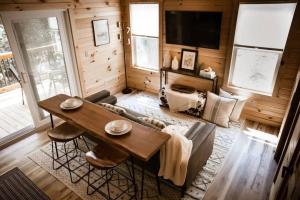 Ένα ή περισσότερα κρεβάτια σε δωμάτιο στο Middlefork Ridge Entire Property