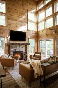 Χώρος καθιστικού στο Middlefork Ridge Entire Property