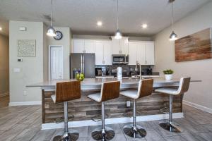Кухня або міні-кухня у Modern Decor, Waterview With Splashpool, Bbq 1636Str