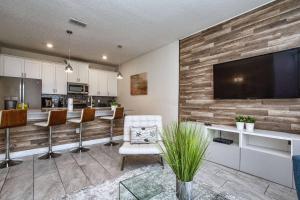 Кухня або міні-кухня у Modern Decor, Waterview With Splashpool, Bbq 1636Str