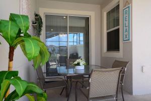 Зона вітальні в Modern Decor, Waterview With Splashpool, Bbq 1636Str