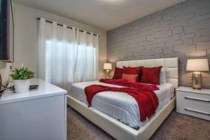 Ліжко або ліжка в номері Modern Decor, Waterview With Splashpool, Bbq 1636Str