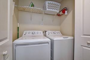 Зображення з фотогалереї помешкання Modern Decor, Waterview With Splashpool, Bbq 1636Str у місті Кіссіммі