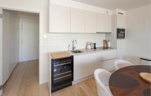 Dapur atau dapur kecil di Lovely Apartment In Oostende