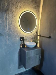 a bathroom with a sink and a mirror at Bosque escondido in Valle de Bravo