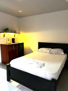 a bedroom with a large bed and a sink at Sol de Coveñas Caracol in Guayabal