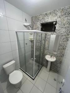 Ένα μπάνιο στο Apartamento dois quartos a 5 min da Rodoviária