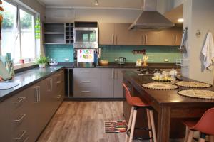 a kitchen with a island in the middle of a kitchen at Hostal Sueños De Lujo in Talca