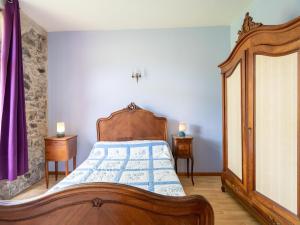 Postel nebo postele na pokoji v ubytování Charming Retreat by Vis River, France