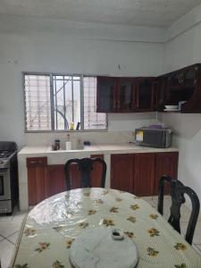 Kuchyň nebo kuchyňský kout v ubytování Hostal MURCIA