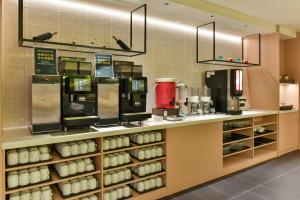 Cucina o angolo cottura di Holiday Inn Taoyuan Airport by IHG