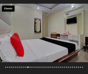 Gallery image of Nancy Paradise Hotel in Bahādrābād +18 photos