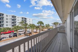 Balkón nebo terasa v ubytování Once Upon A Tide Oceanview Condo Pet Friendly