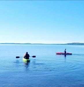 Gallery image of Luxurious waterfront retreat in Capreol