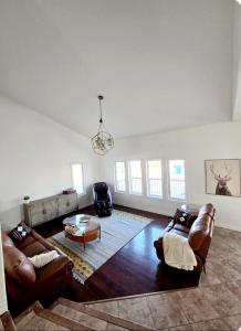 Gallery image of Luxurious waterfront retreat in Capreol