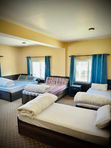 Hotel Siddhartha & Khanglo Thakali Bhancha Ghar客房内的一张或多张床位