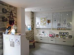 a kitchen with white cabinets and a refrigerator at L'Atelier S in Bagnols-les-Bains