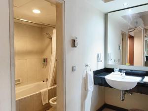 Koupelna v ubytování Lux Tychi Hotel