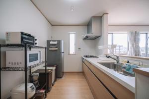 Kuchyň nebo kuchyňský kout v ubytování OKINAWA Arena Hotel