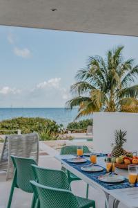 a table on the beach with fruit and juice at Departamento con vista al mar . in Telchac Puerto