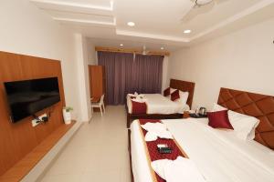 Μια τηλεόραση ή/και κέντρο ψυχαγωγίας στο Hotel Devi Paradise +59 φωτογραφίες