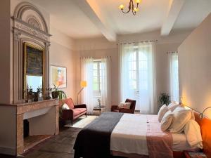 Ένα ή περισσότερα κρεβάτια σε δωμάτιο στο Oh, le château! +43 φωτογραφίες