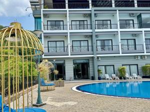 Bazén v ubytování KEP BAY HOTEL & RESORT nebo v jeho okolí